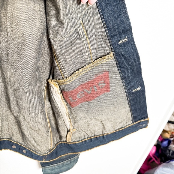 Levi’s Relaxed Fit Trucker Jacket That Feels Light Blue denim size XL - Picture 7 of 8